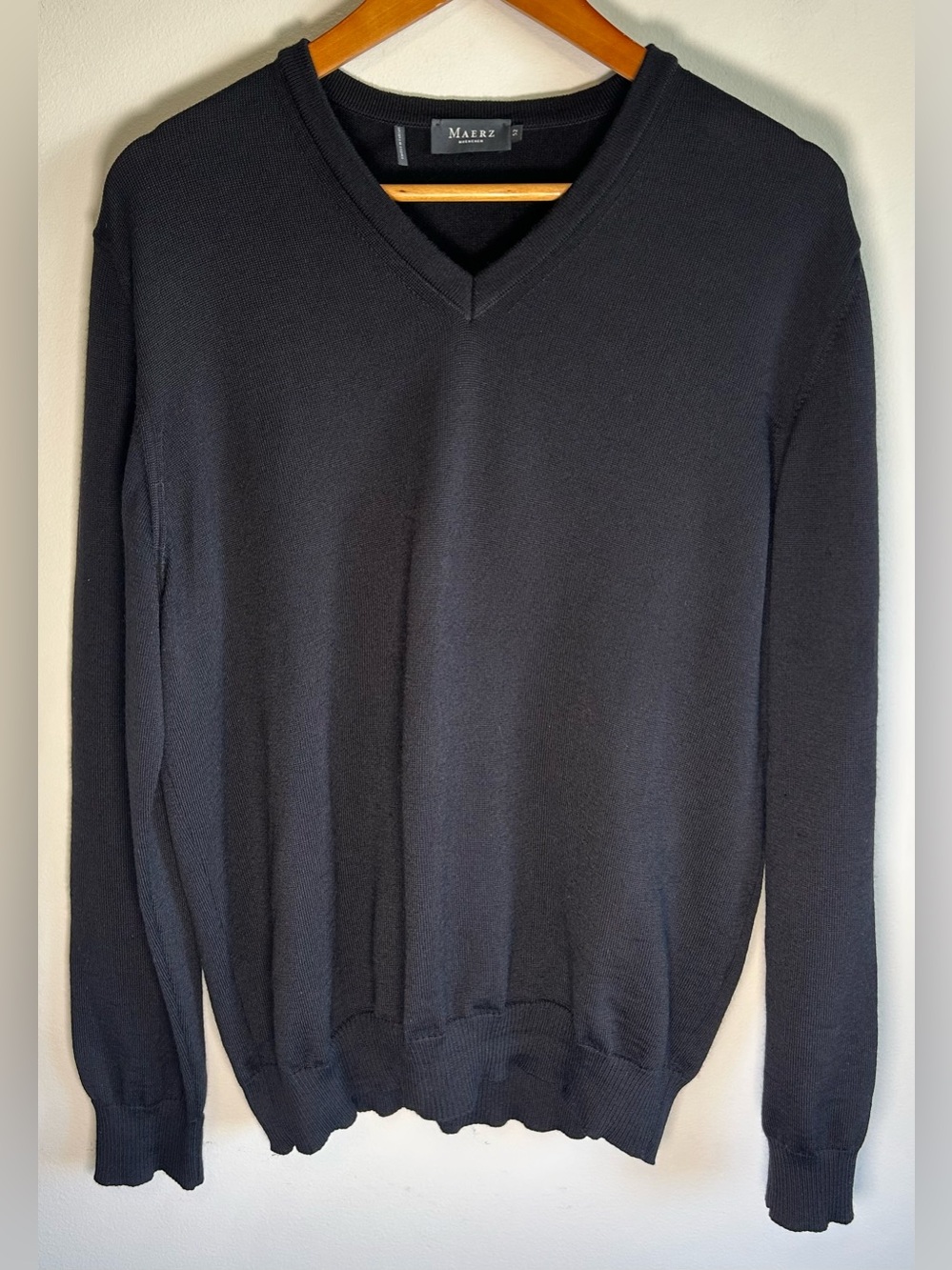 Maerz Muenchen 100% Virgin Merino Wool V Neck Sweater Men’s 52/L Black Germany